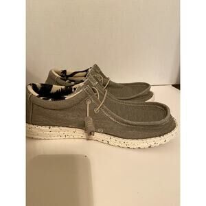 Men's size 9 Hey Dude shoes gray